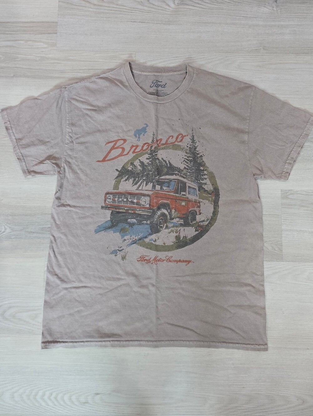 Ford Bronco Graphic Tshirt Tan and Red Size L